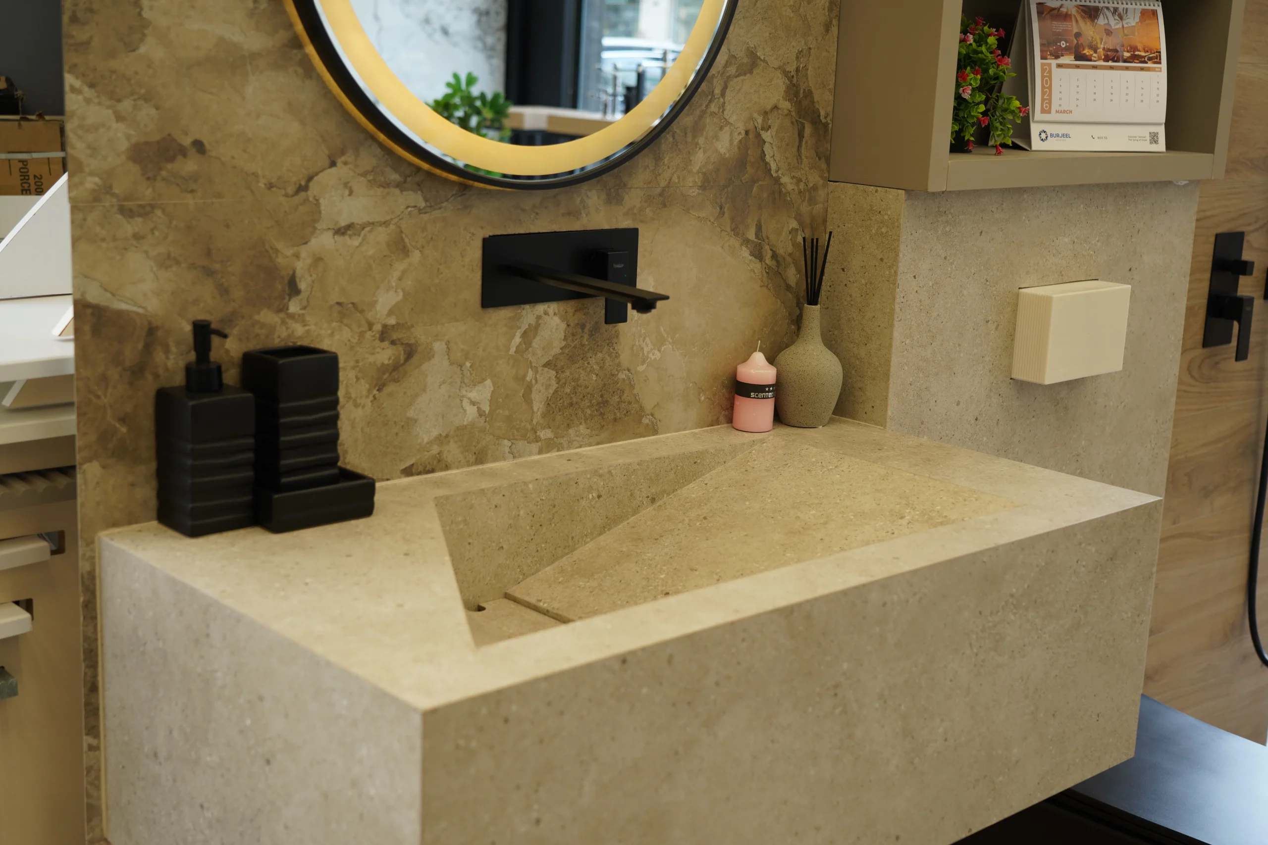 ديكور حمام عصري حديث بألوان هادئة